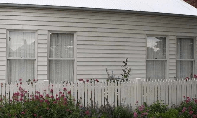 weatherboard house min 666x400